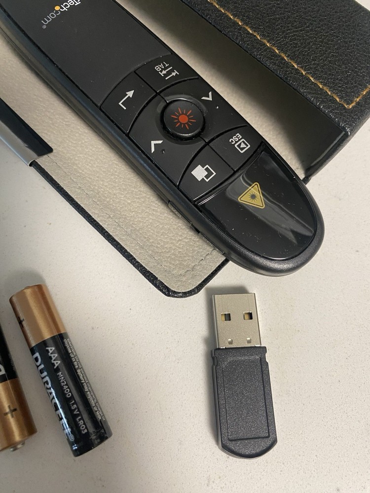 StarTech Wireless Presentation Remote With red  Laser Pointer - 90ft (27m)