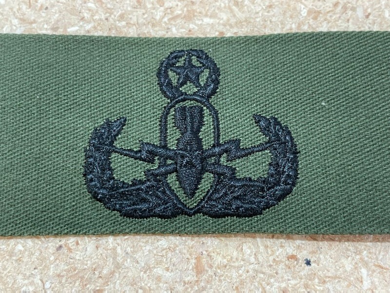 US Navy Embroidered Badge EOD Master Explosive Ordanance Disposal OD Green Patch