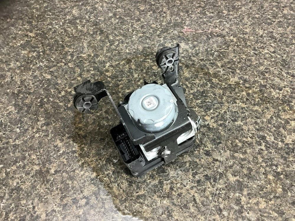 2025 Triumph Daytona 660 ABS Pump Module 20F