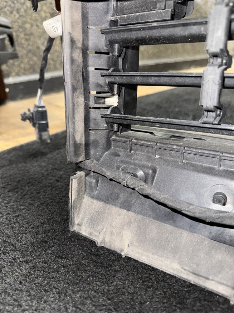 22 FORD BRONCO LOWER AIR SHUTTER 2.3L WITHOUT ADAPTIVE CRUISE
