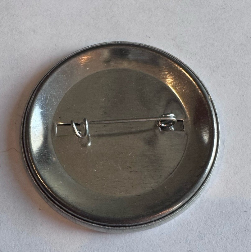 Vintage Anheuser‑Busch “I DO IT RIGHT!” Pin‑Back Button