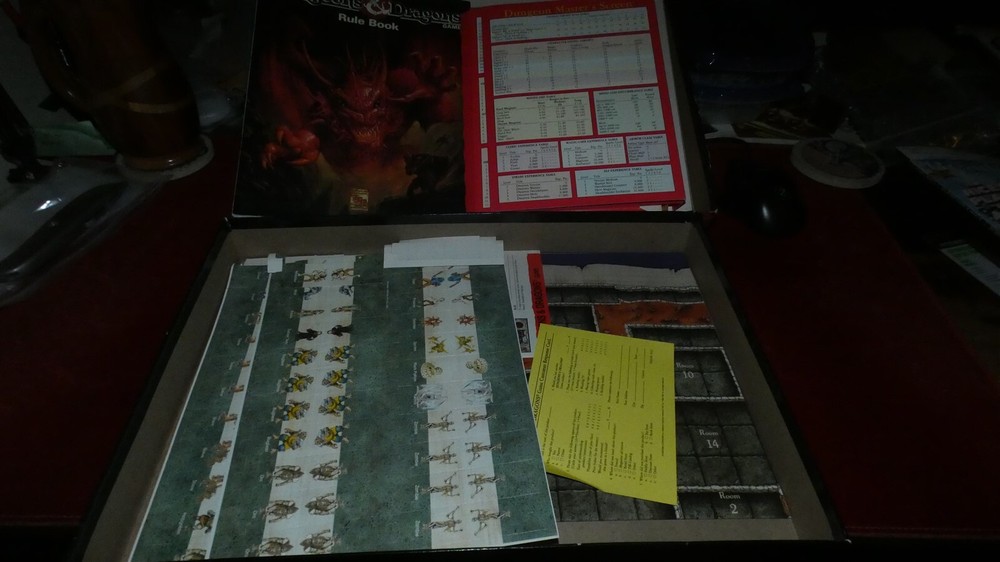 Dungeons & Dragons: Starter box: Epic Adventures with Wizards Dragons and Magic!
