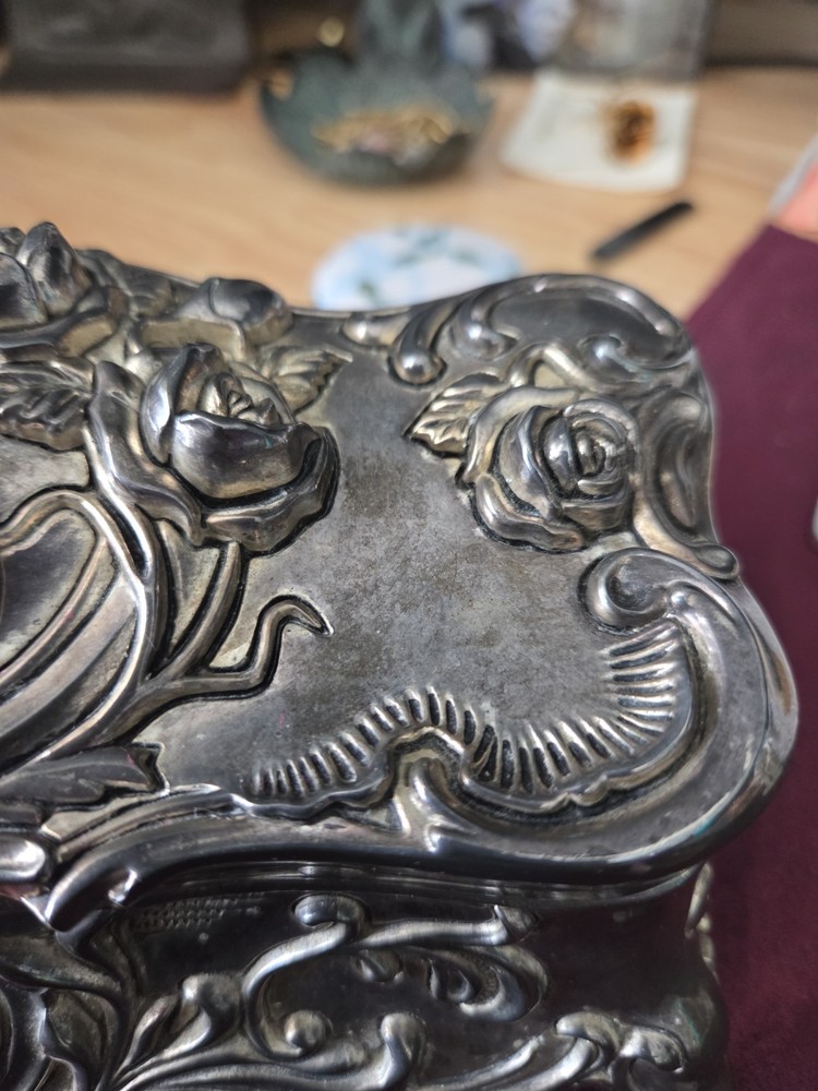 Vintage Wallace Silverplated Art Nouveau Jewelry Musicbox 1950-1960s Coffin Shap