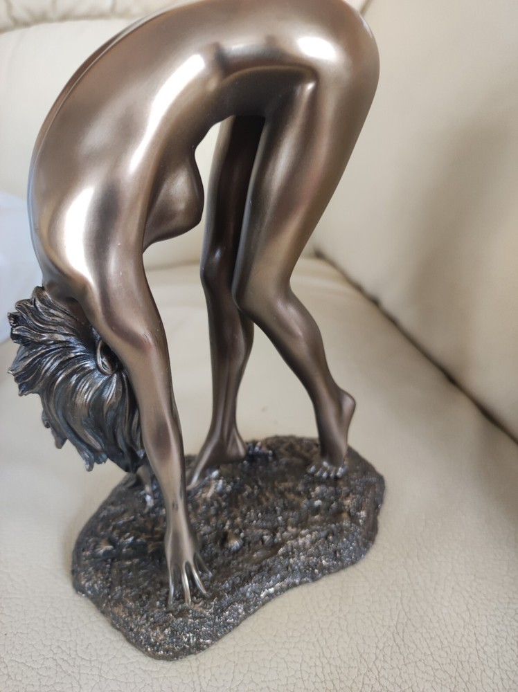 Patricia Bronze statue