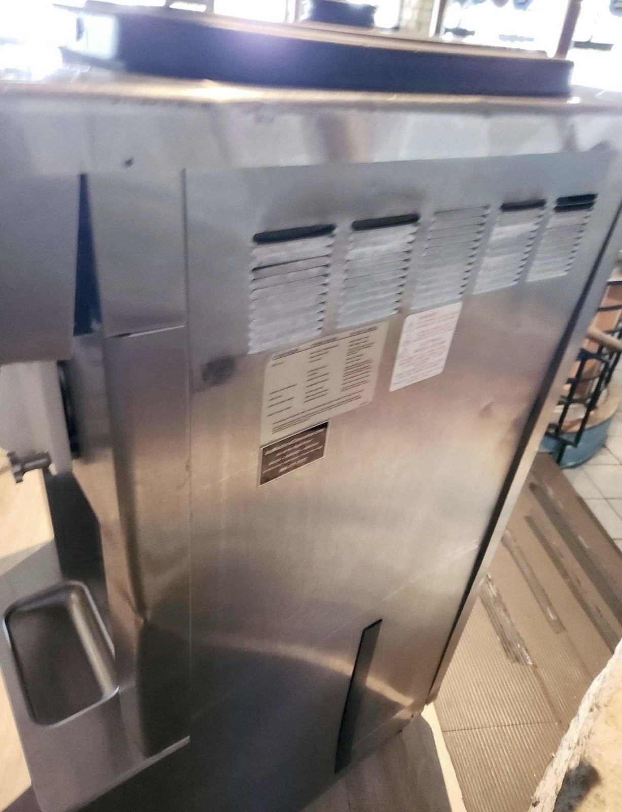 Taylor 358-33 Thick Shake Freezer, One Flavor, Air Cooled, Gravity Fed, 3 Phase