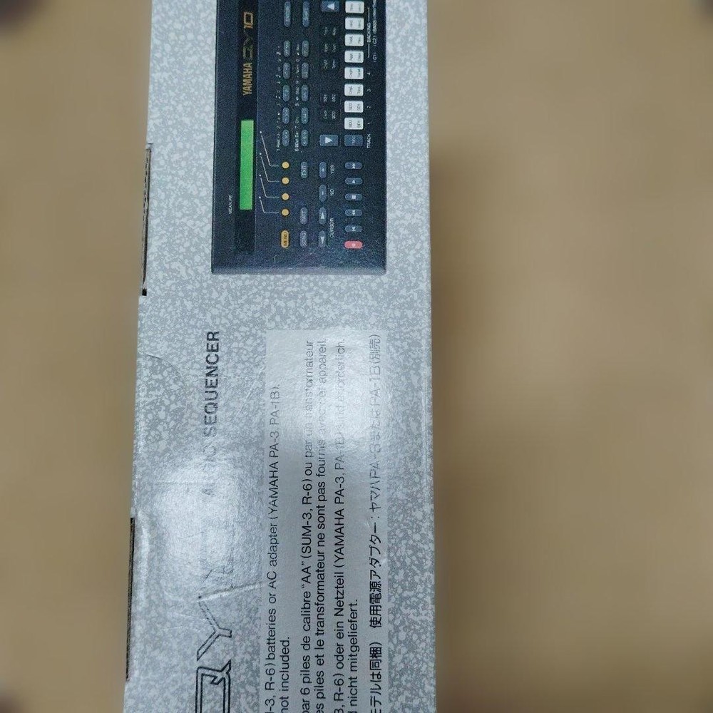 YAMAHA QY10 Music Sequencer