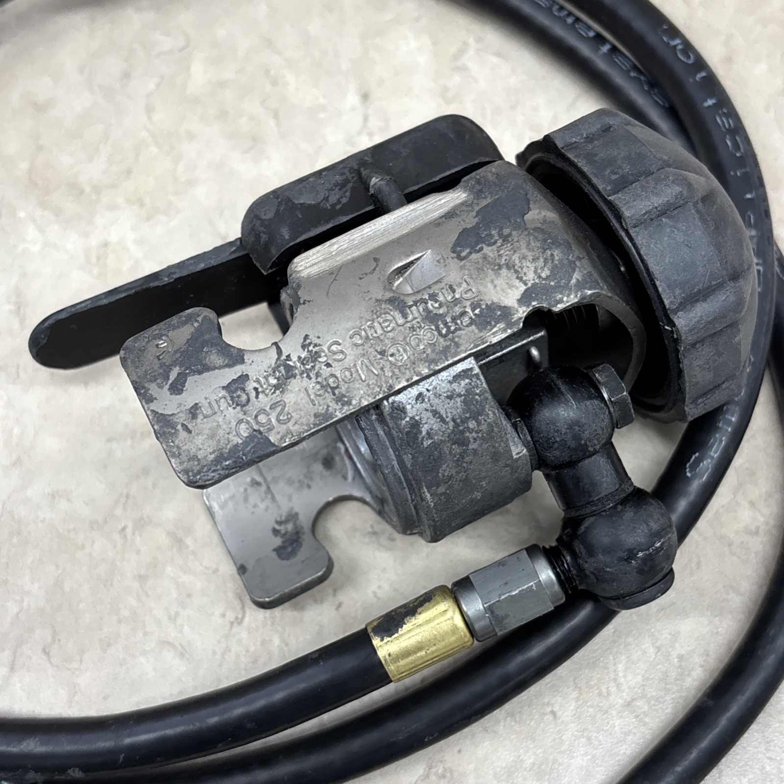 SEMCO Model 250 Pneumatic Retainer Sealant Tool Gun 6 oz. Retainer & Hose