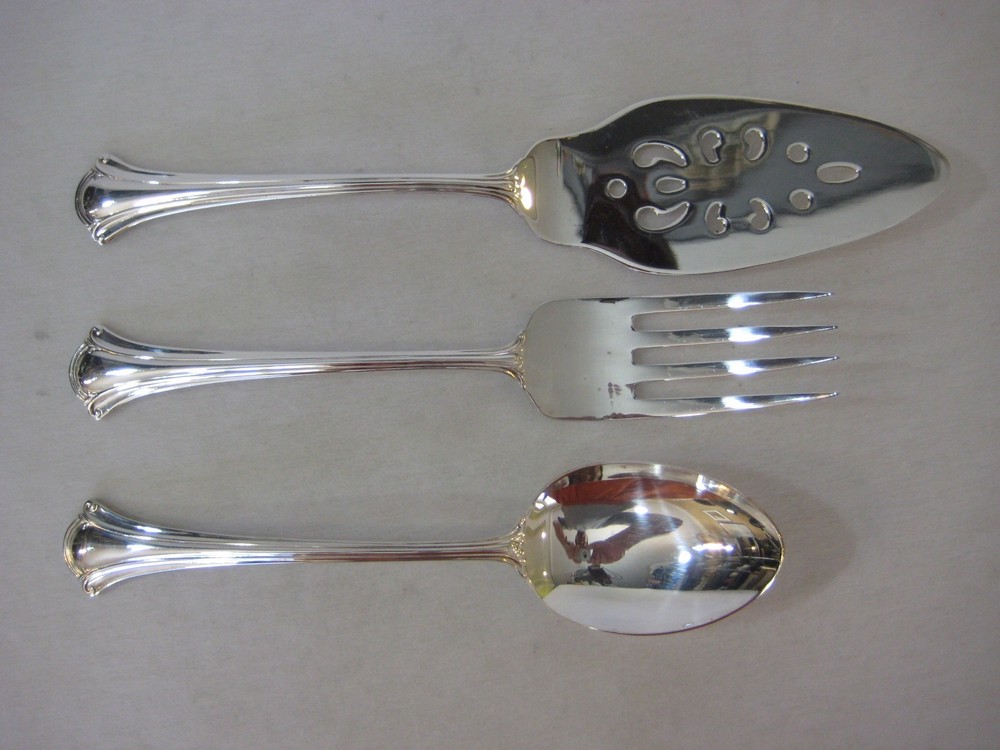 MINT CONDITION INTERNATIONAL DEEP SILVER SILVER PLATE 3 SERVING PIECES
