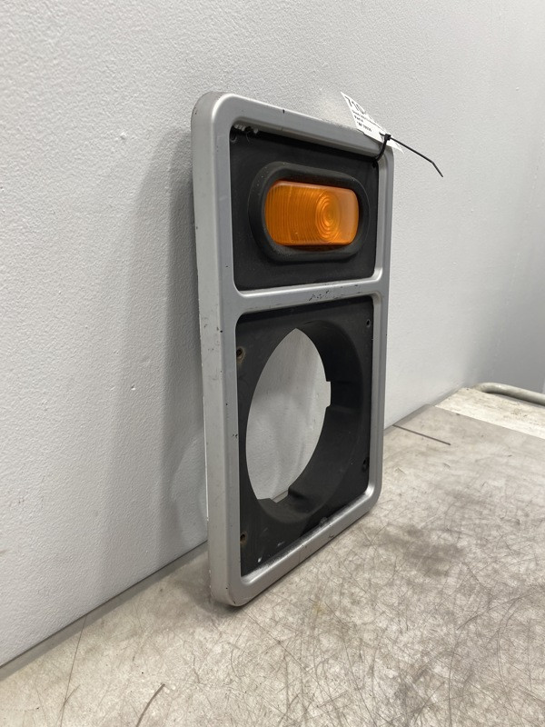 2000 Mack LE613 Light Bezel (710-10405)