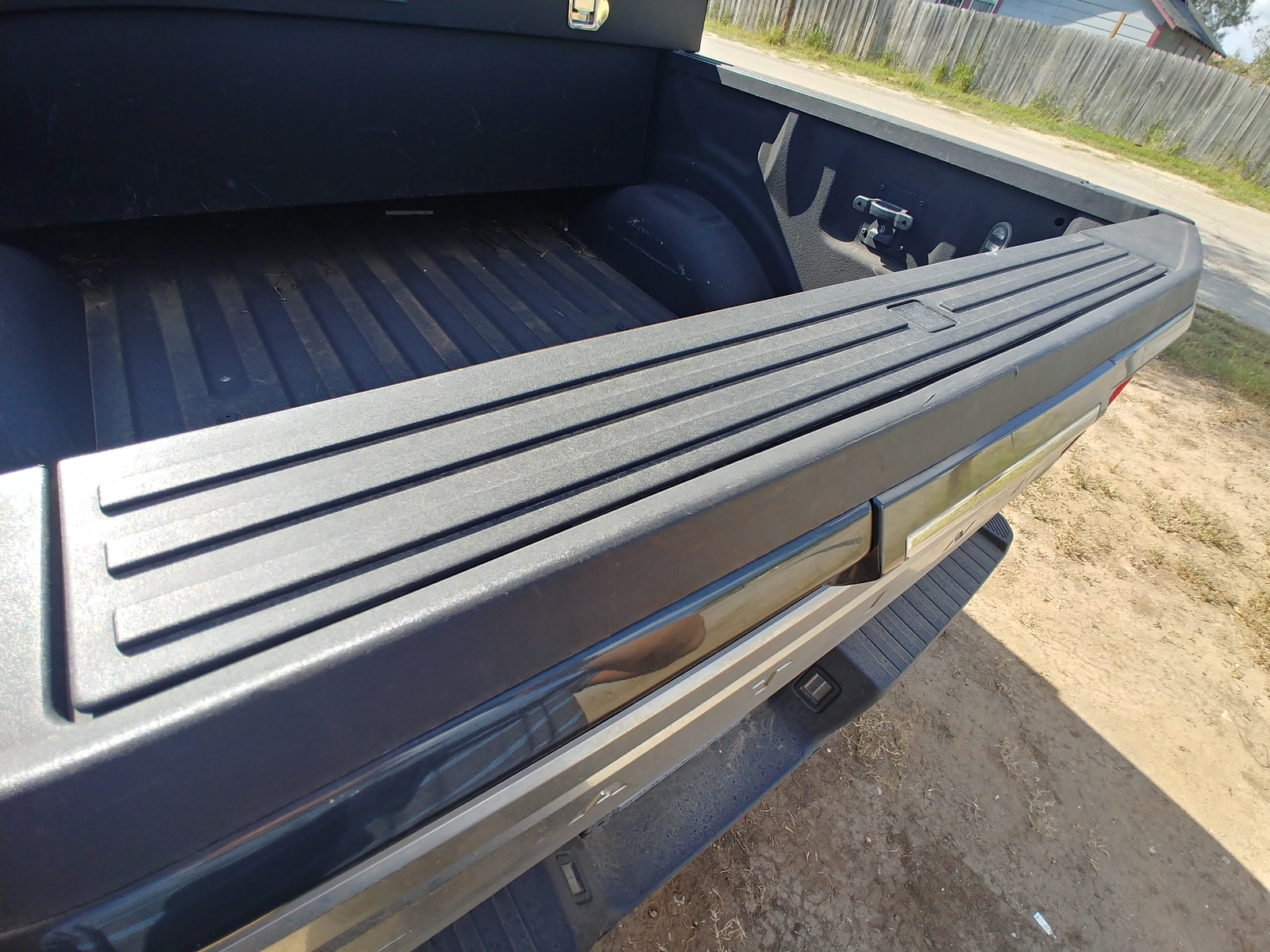 For 15-20 Ford F150 Tailgate Flexible Step Molding Cover W/ Release Button