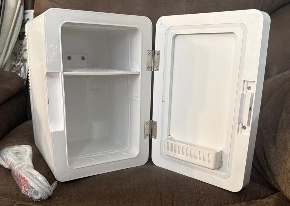 Personal Chiller Led Lighted Mini Fridge Cans