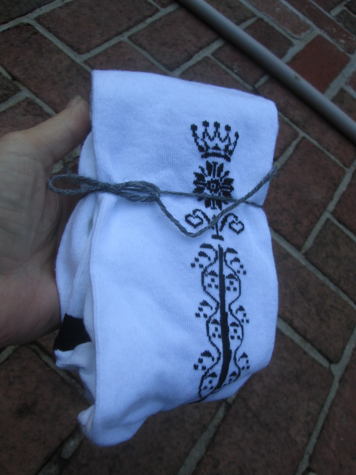 CROWN COLONIAL REV WAR 18-19TH C STOCKING CLOCKED WHITE BLACK COTTON TOPIARY NEW