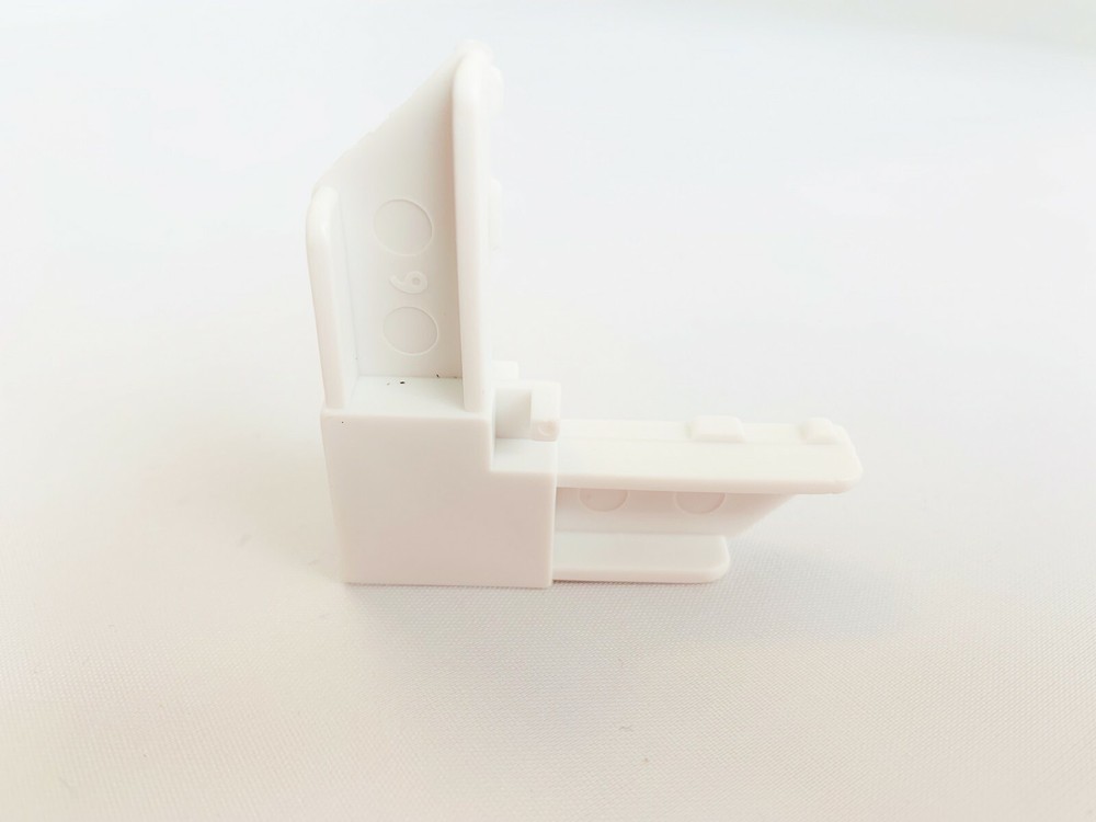 100/pk-3/8 x 3/4 Solid Screen Frame Corner - White / Bronze