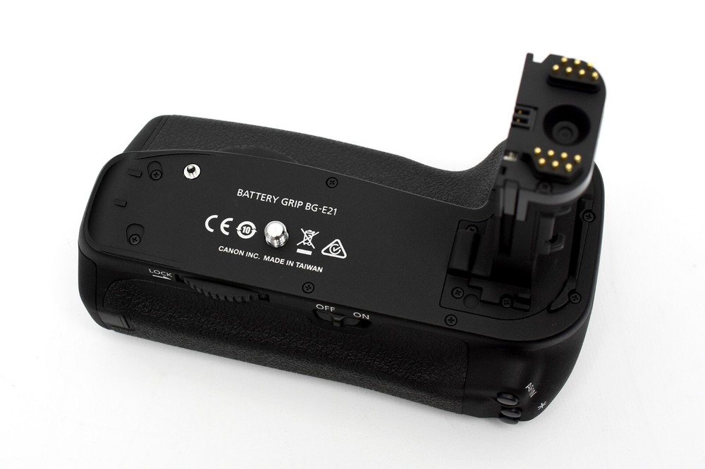 Canon BG-E21 Battery Grip - MINT