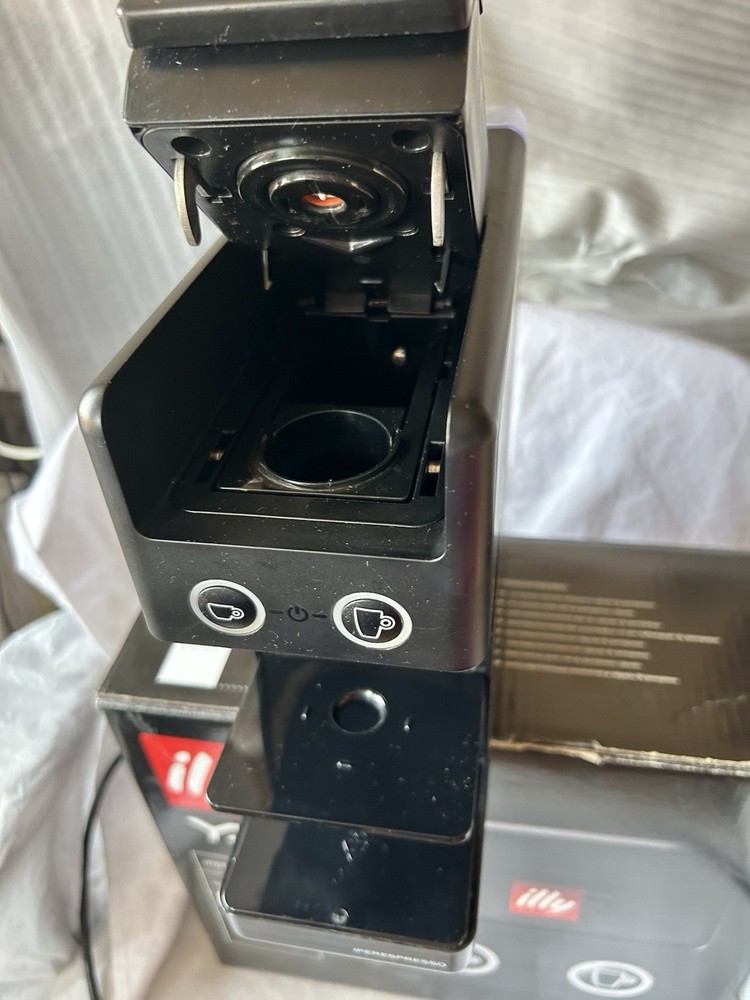 Illy Y3.3 Espresso Machine - Single Serve - Black