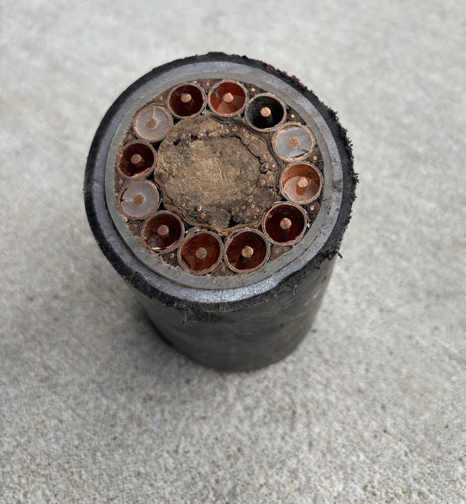 Cross Cut from Cable w multi core Insulated Copper Lines