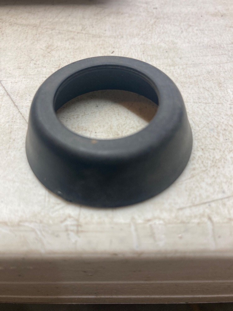 NOS Volvo 3080808 Spacer