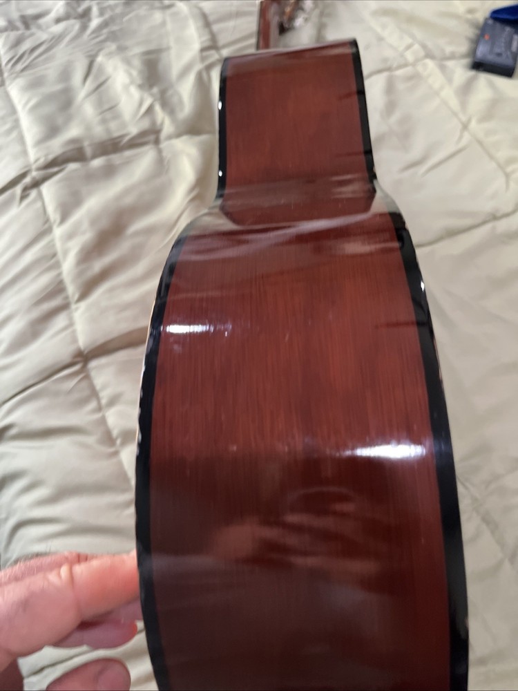 ariana guitar 570