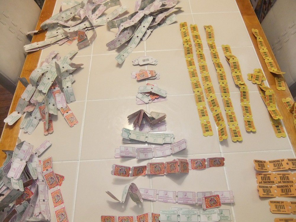 499 Chuck E. Cheese Tickets + Dave & Buster’s – Arcade Ticket Lot