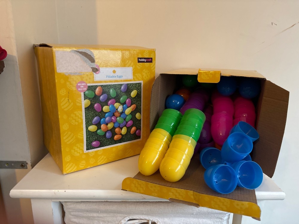 2 X HOBBYCRAFT 100 PACK REFILLABLE EGGS(INCLUDE 1 GOLD EGG) EASTER EGG HUNT