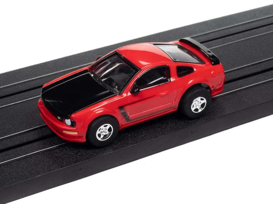 Auto World Super III 2005 Ford Mustang GT Version A - Red - 1/64 HO - SC383