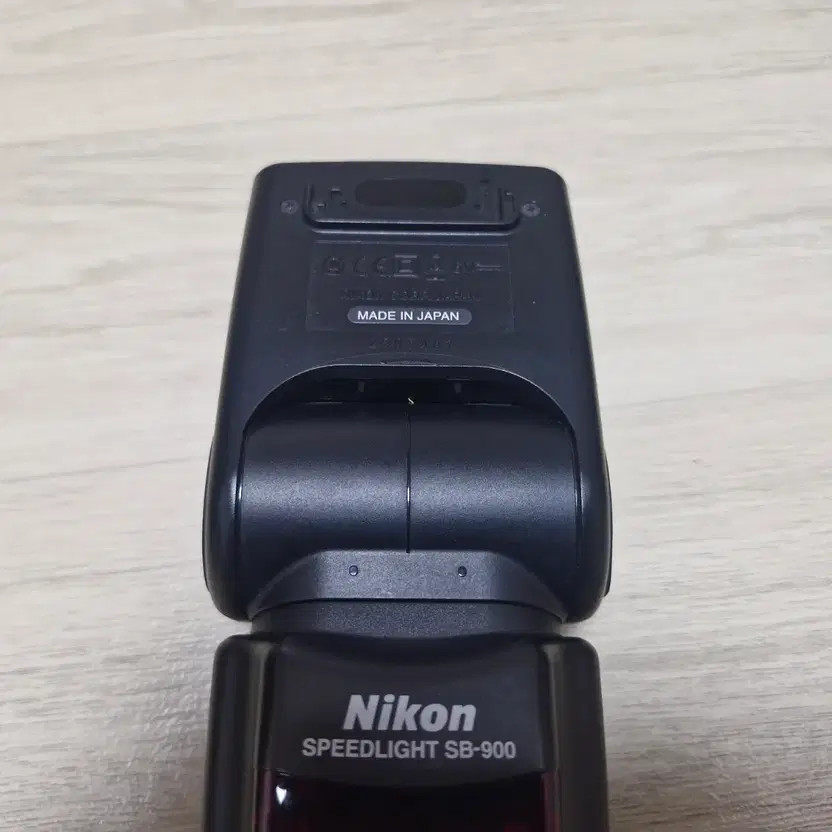 Nikon SB-900 Speedlight Flash with Accessories & Wireless Control Official