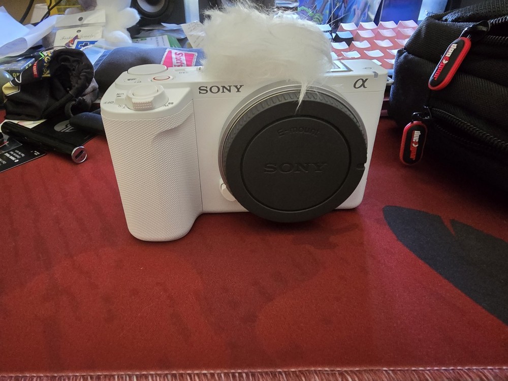 Sony ZV-1 II 21MP Vlogging Camera - White/Bundle