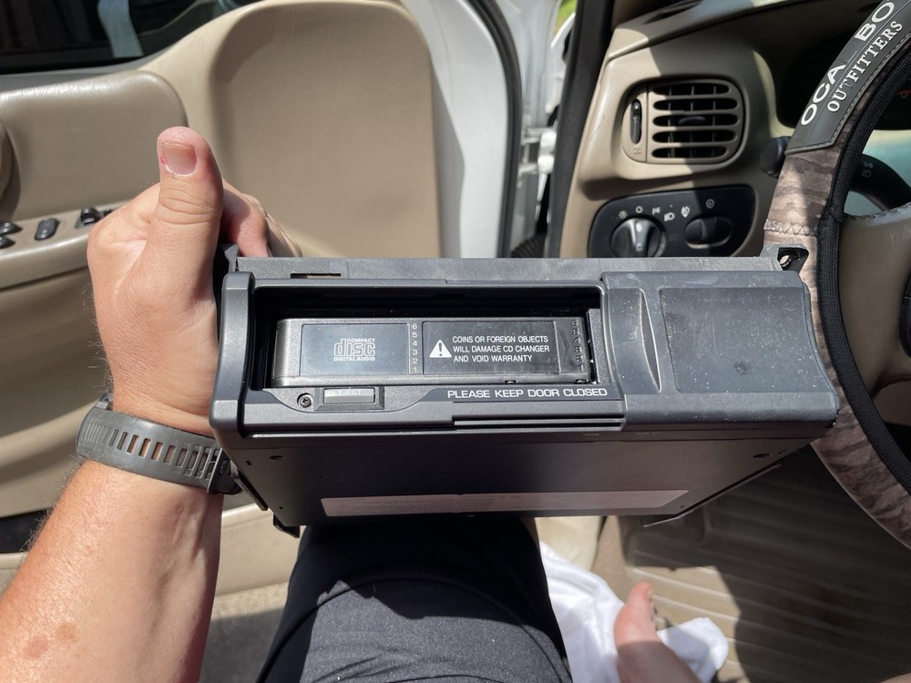 Factory 2000 Ford F150 CD Changer/Compact Disc Player