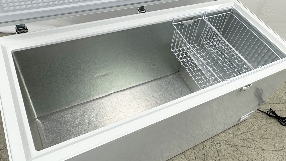 65" Commercial Solid Top Chest Freezer Single Door 18 Cu. Ft.