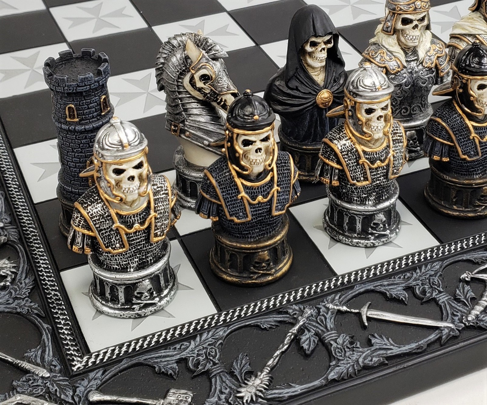Medieval Times Skull Busts Gothic Fantasy Knights Chess Set w/ 17" Maltese Board