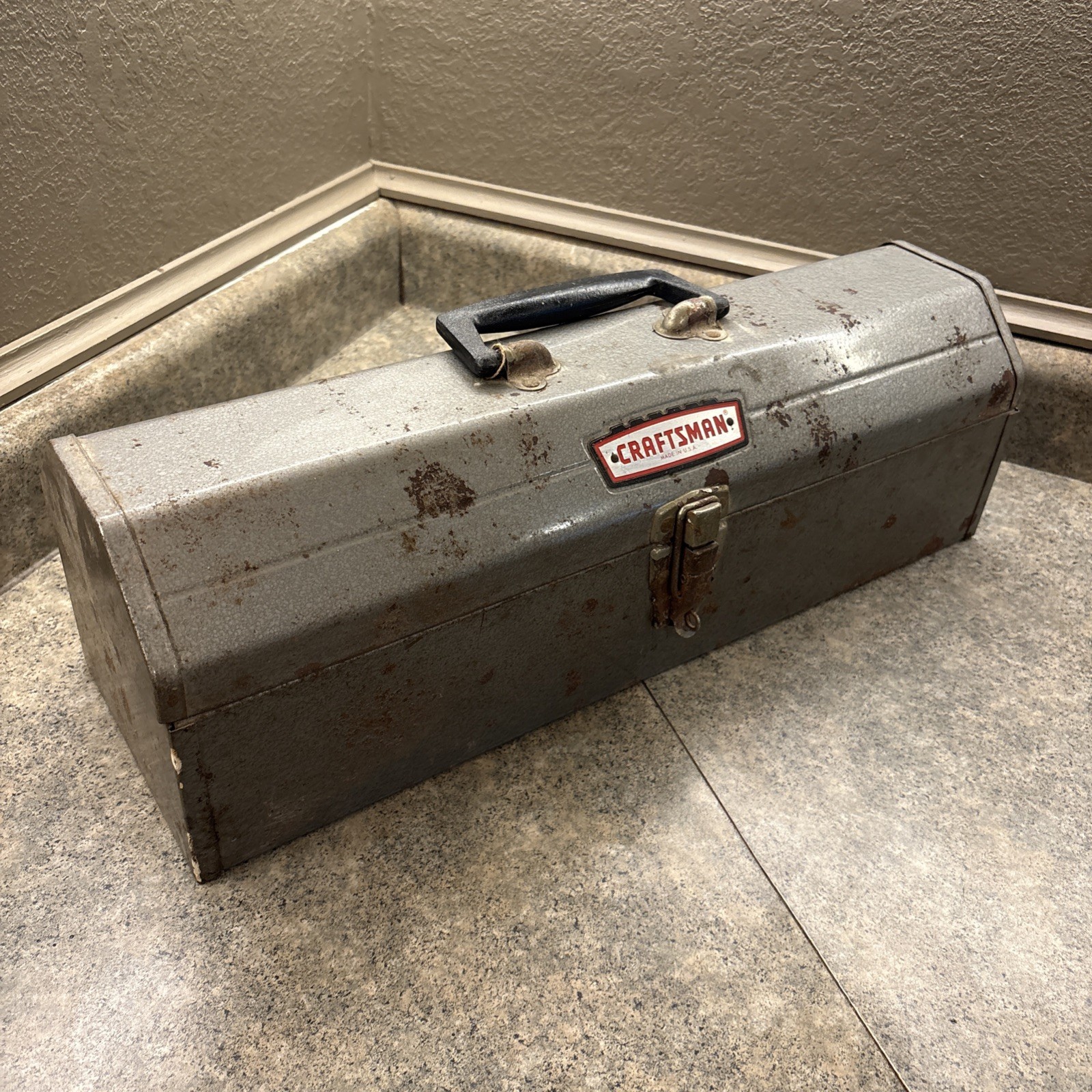 VINTAGE CRAFTSMAN 19-3/4" TOMBSTONE STEEL TOOL BOX, 65161, w/ TRAY