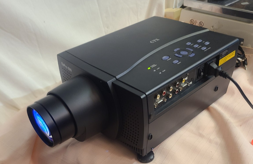 CTX EZPRO 600 Projection LCD Display With Complete Case  & cables