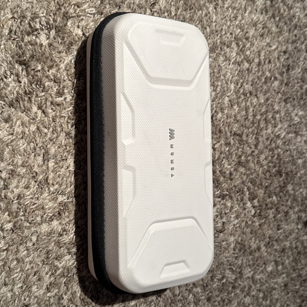 Nintendo Switch Mumba Carrying Case Very Good Condition with Strap