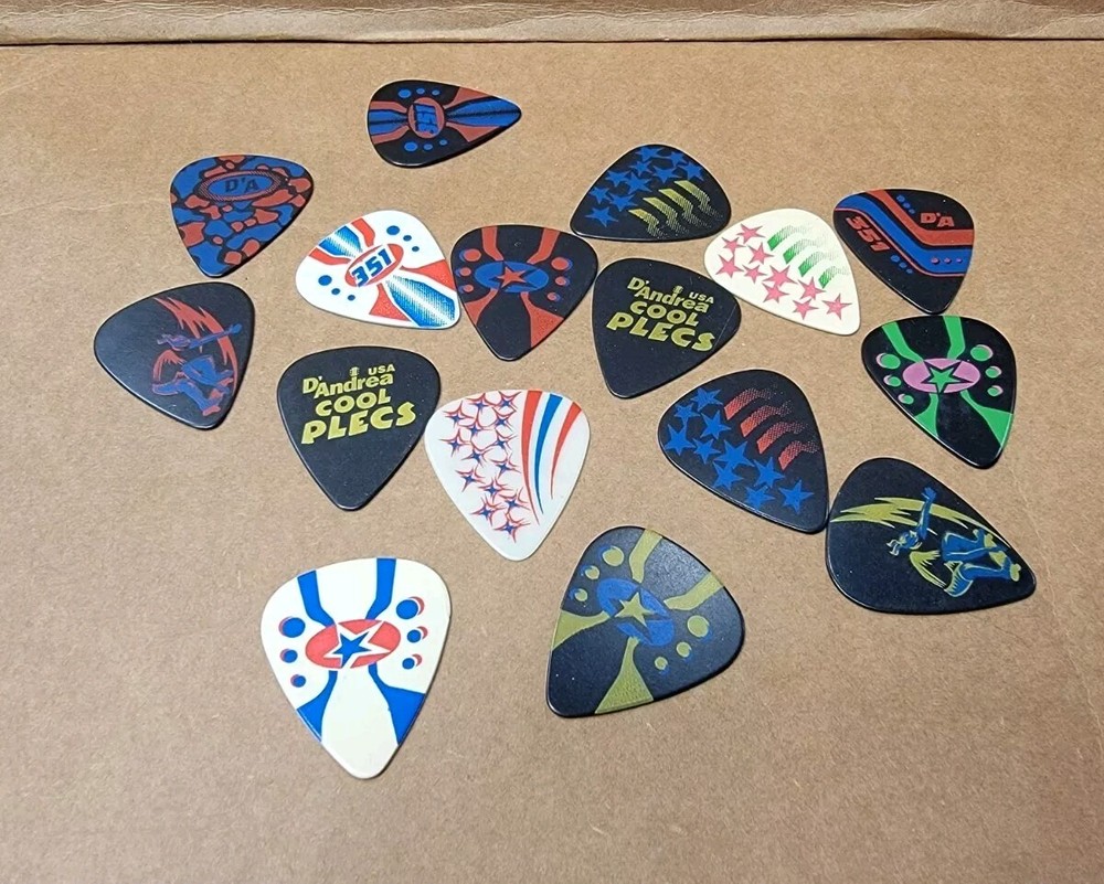 16 D'Andrea Vintage Design Graphic Picks (Lot2)