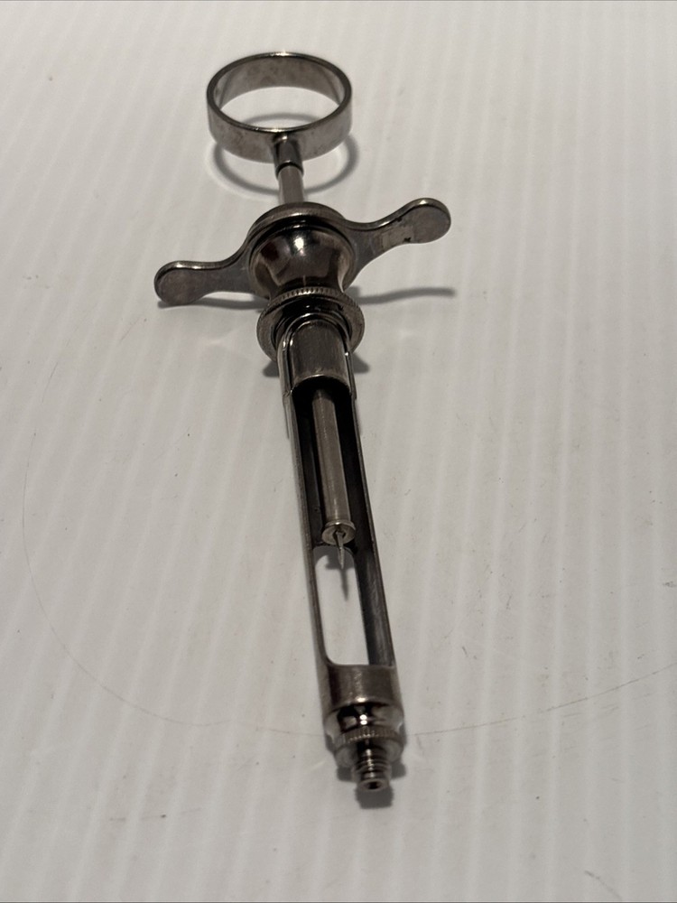 Unbranded aspirating syringe