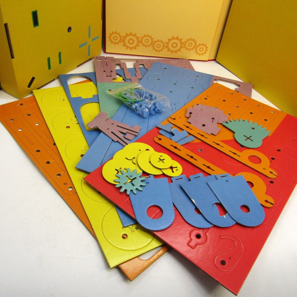 QEB Publishing Moving Machines, Build 10 Models.