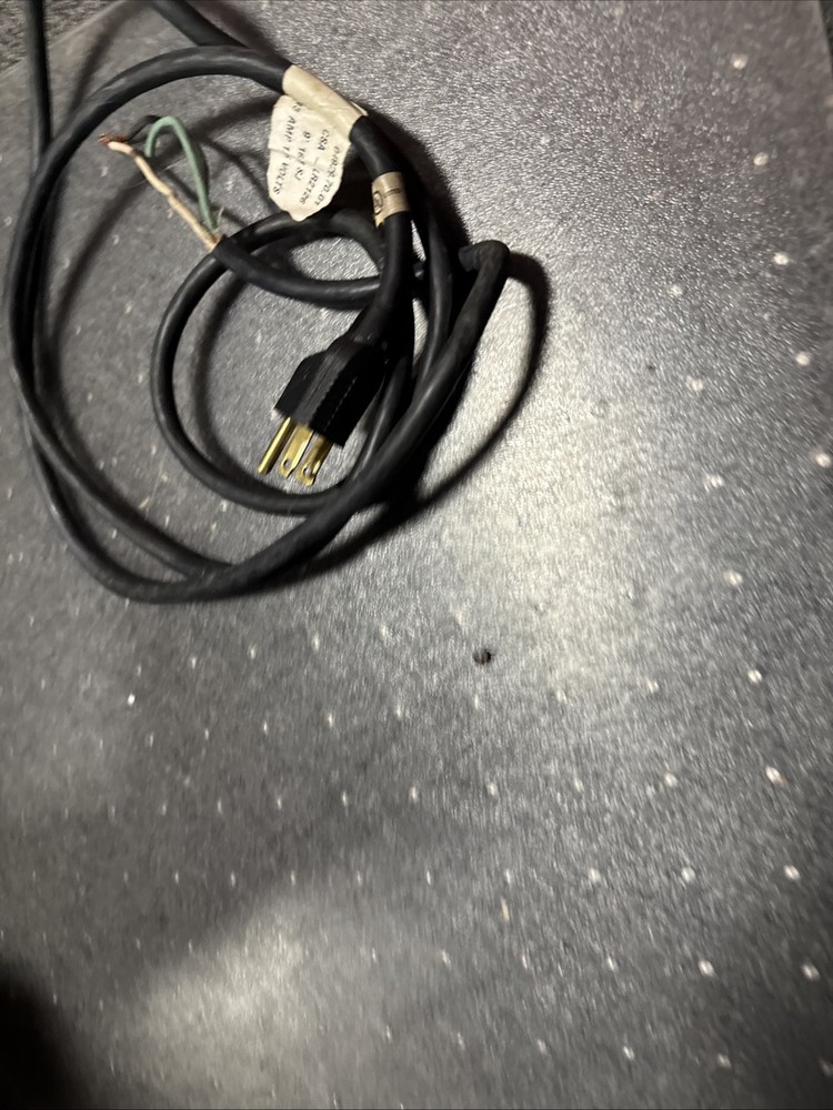 6’ Black Replacement 13 Amp 125 Volt Plug Light Use