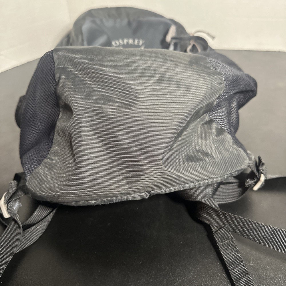 Osprey Daylite Hiking Backpack with H2O Pocket Zip Grey Blue EUC