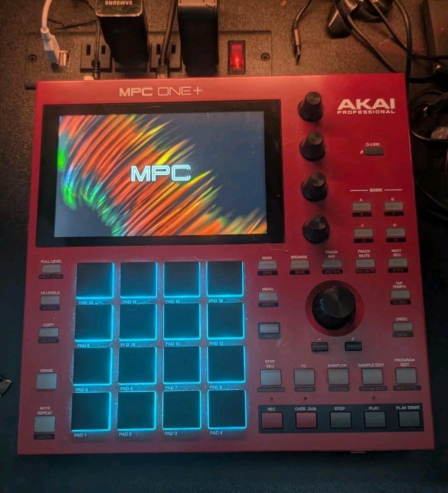 Digital Audio Workstation MacBook Air MPC1 TraktorMks4