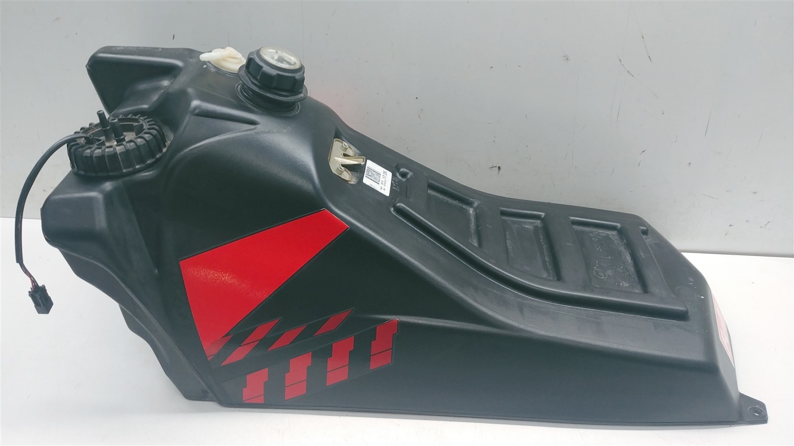 2014 Polaris Switchback Assault 800 Gas Tank w Fuel Pump & Gauge Cap Complete