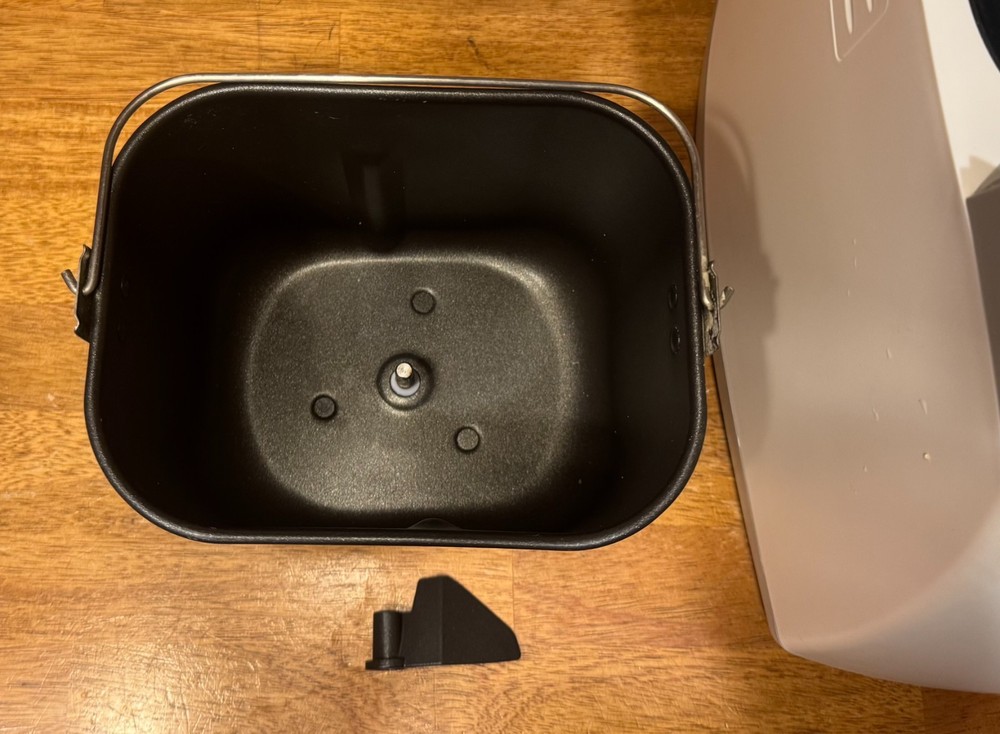 Hamilton Beach HomeBaker Bread Machine Model 29881 , White, Type BM07