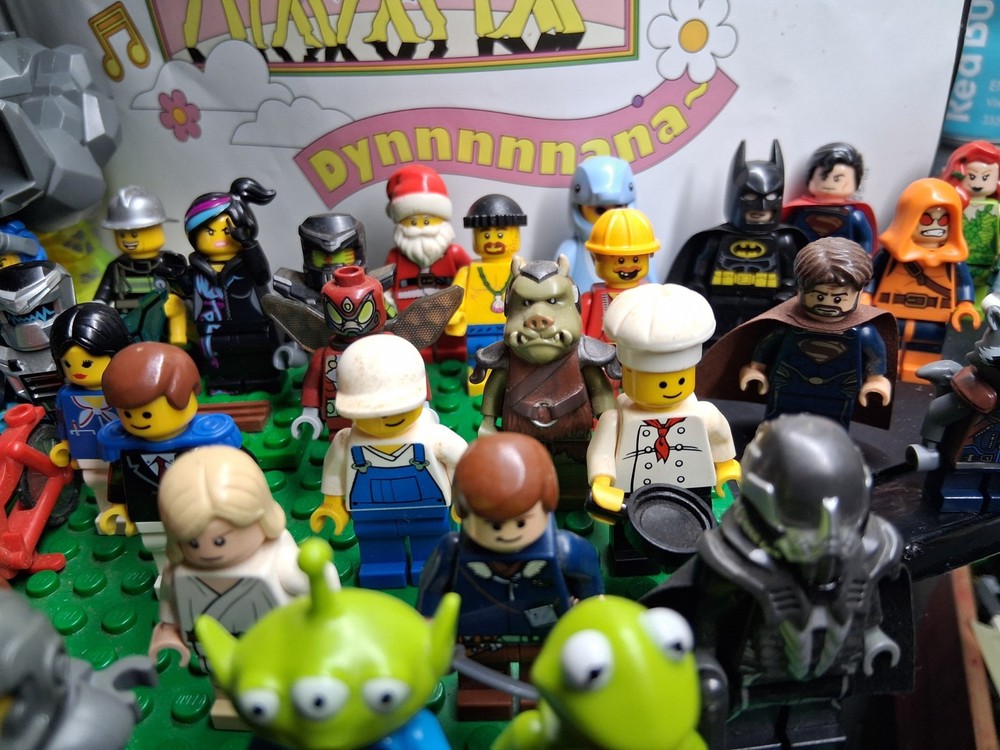 lego minifigures lot
