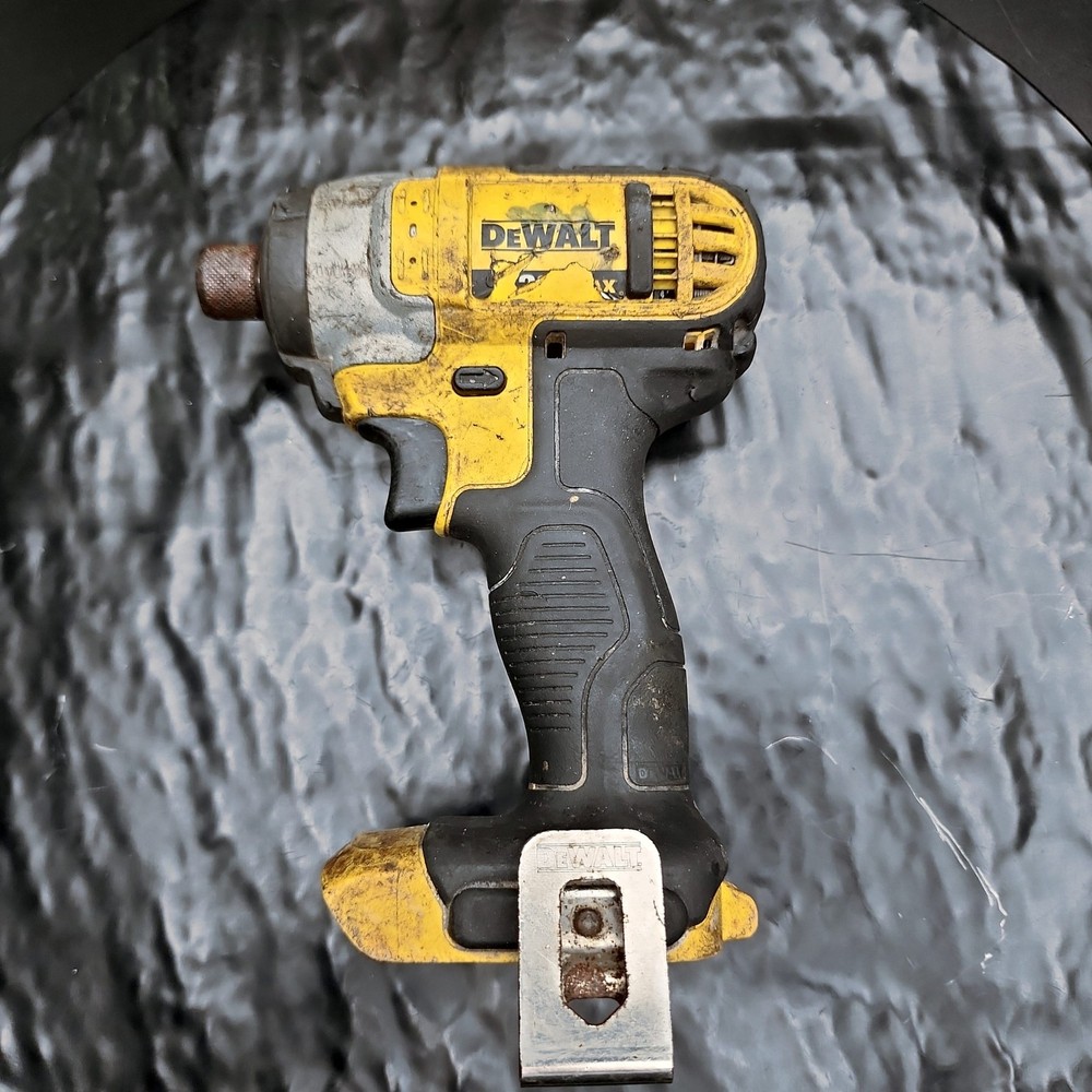 DeWalt DCF885 20V MAX 1/4" Cordless Impact Driver Bare Tool Only Drill Type 4