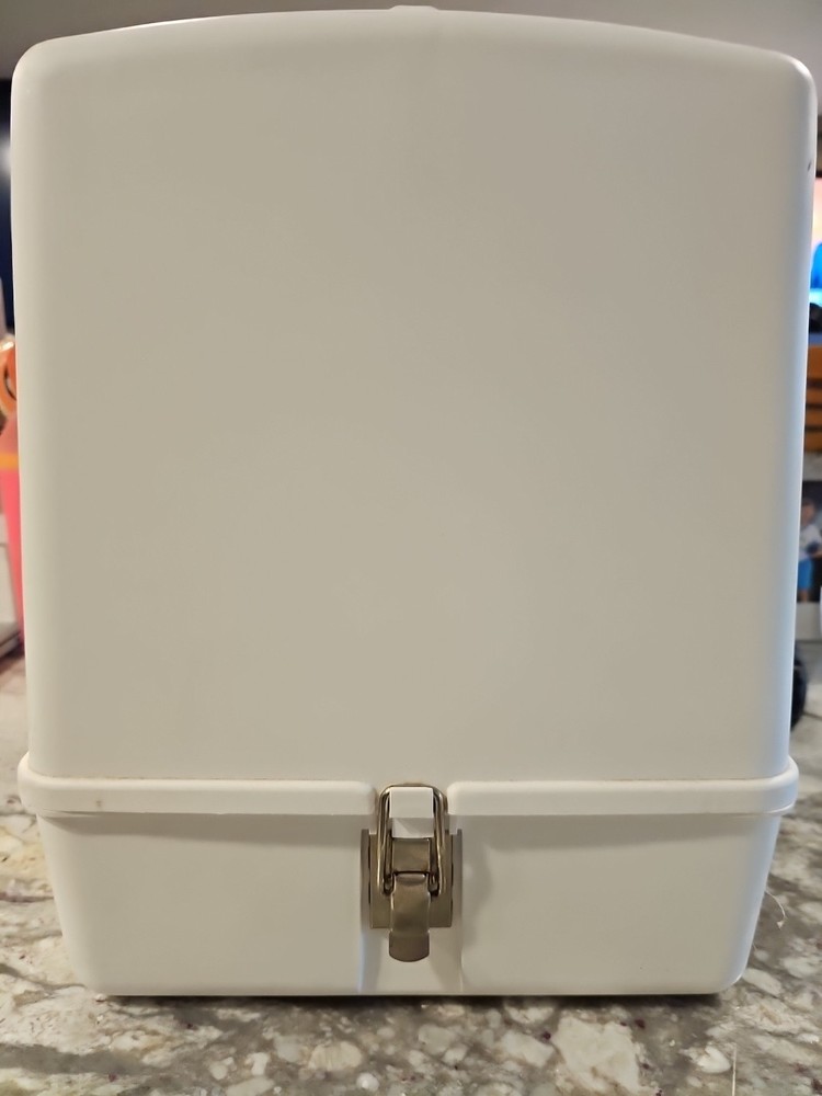 Janome 204D Serger Machine 2005 With Case Thread Tools