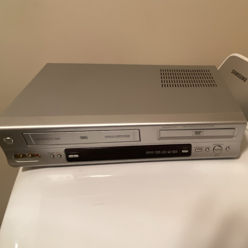 Daewoo DV-T99N VHS DVD CD Combo Player Silver US Plug Multiple AV Outputs