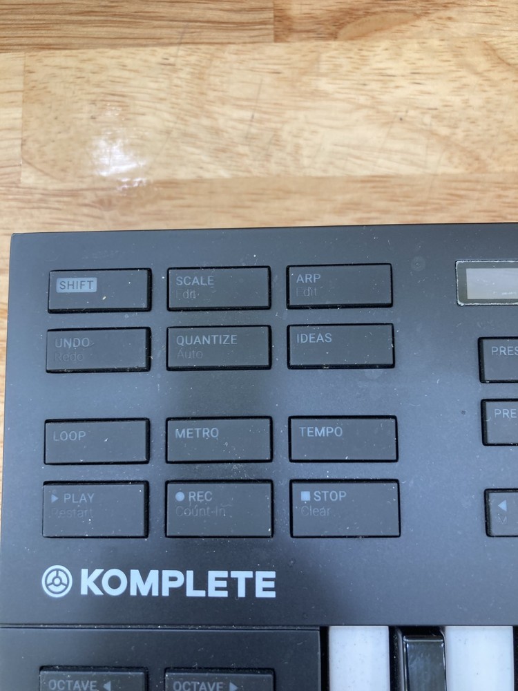 Native Instruments M32 Komplete Kontrol Keyboard Controller