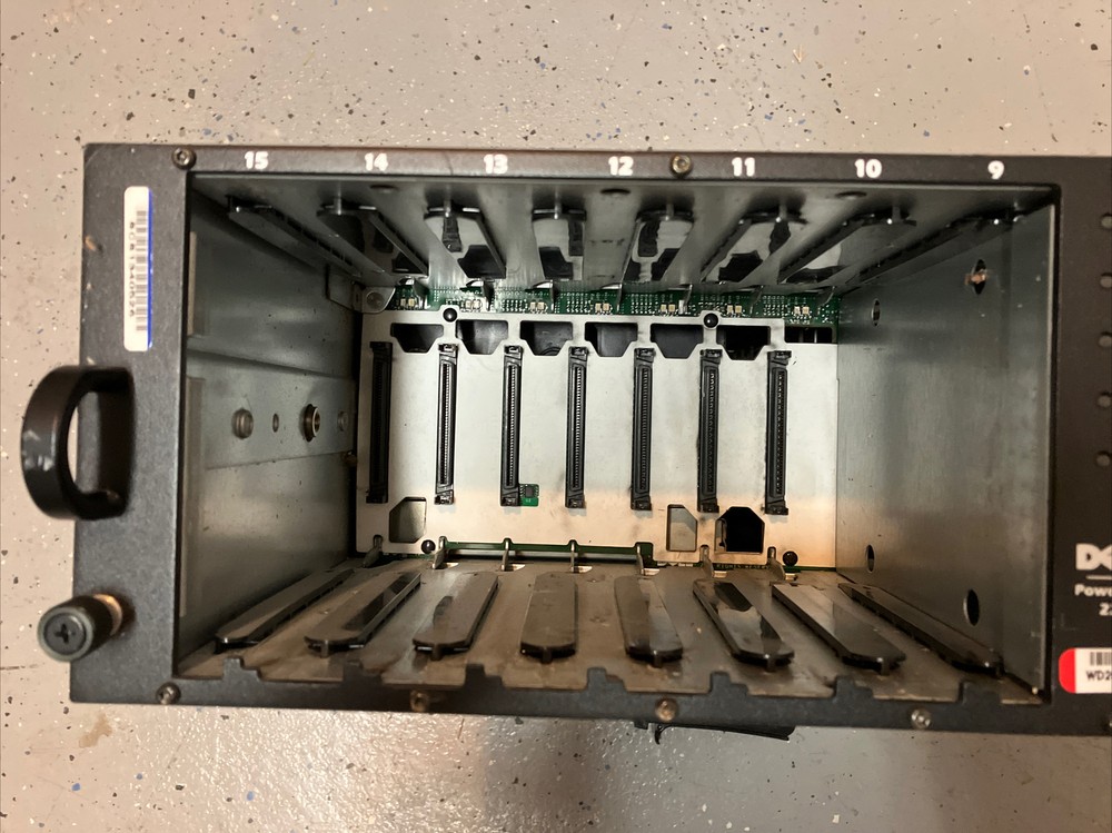 Dell PowerVault 220S AMP01 14-Bay Disk Array External Storage Enclosure -no HDDs