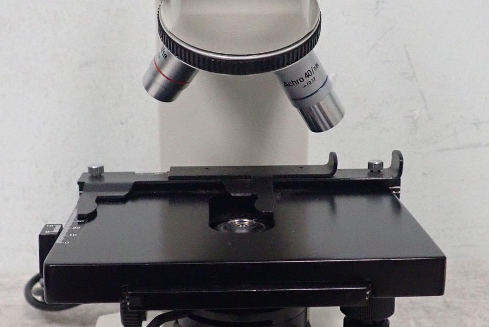 Leica ATC 2000 Binocular Microscope with 4x, 40x Achrom Objectives