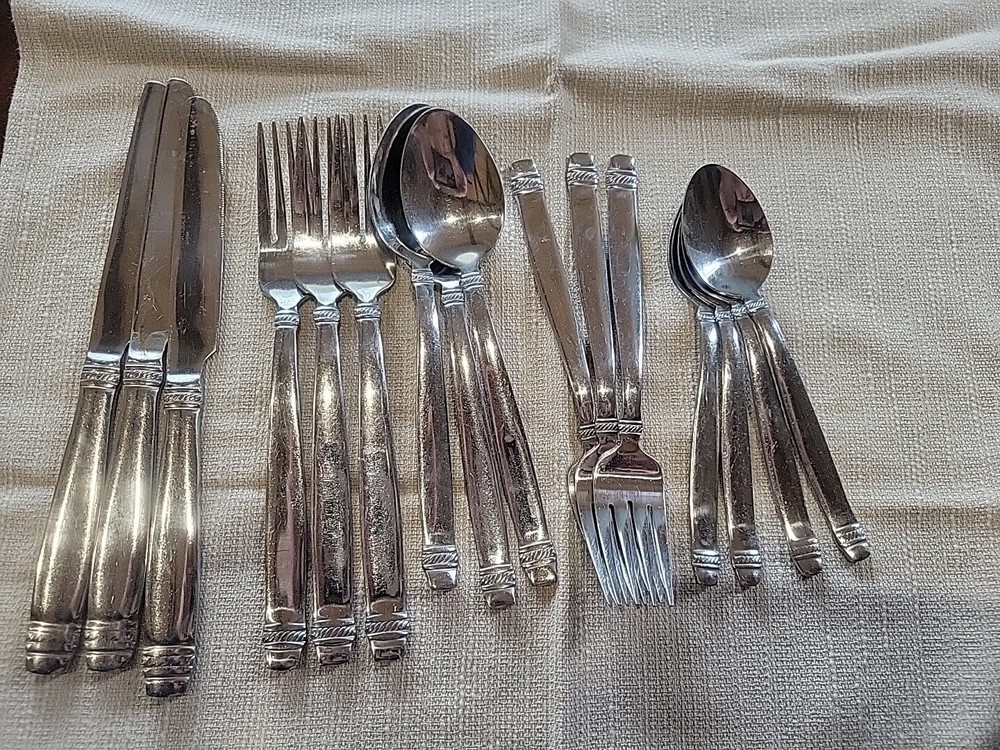 16 Pieces International Silver Vidal