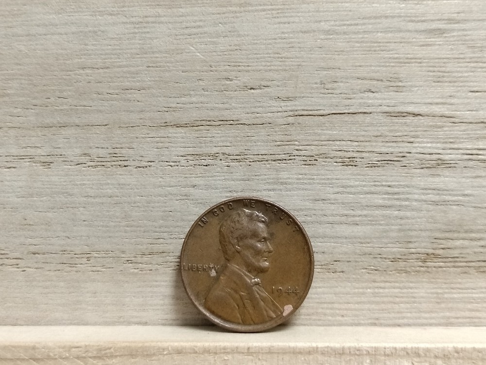 1944 Lincoln Penny US Coin (Error "L"?)